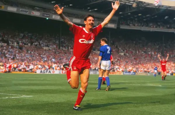 Fuck this PL record shite.
Ian Rush netted 25 goals against the blues, that's the record!🔥