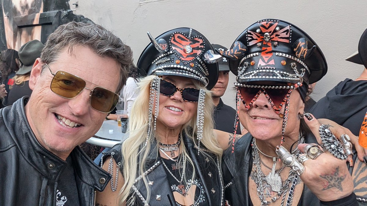 GetFitwithWitt's tweet photo. Happy 54th Birthday Rainbow Bar and Grill on the Sunset Strip 🌈 Armored Saint and L.A. Guns rockin' out for the parking lot celebration last night 🤘 https://t.co/8nI54RsD8b