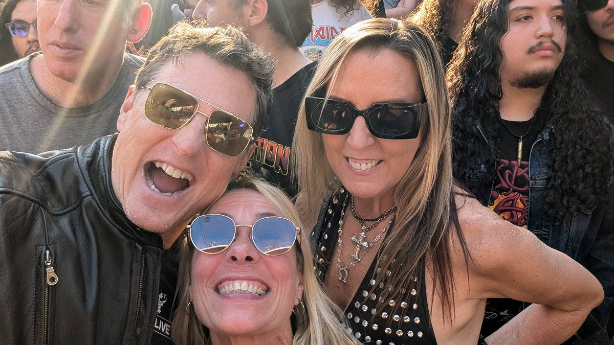 GetFitwithWitt's tweet photo. Happy 54th Birthday Rainbow Bar and Grill on the Sunset Strip 🌈 Armored Saint and L.A. Guns rockin' out for the parking lot celebration last night 🤘 https://t.co/8nI54RsD8b