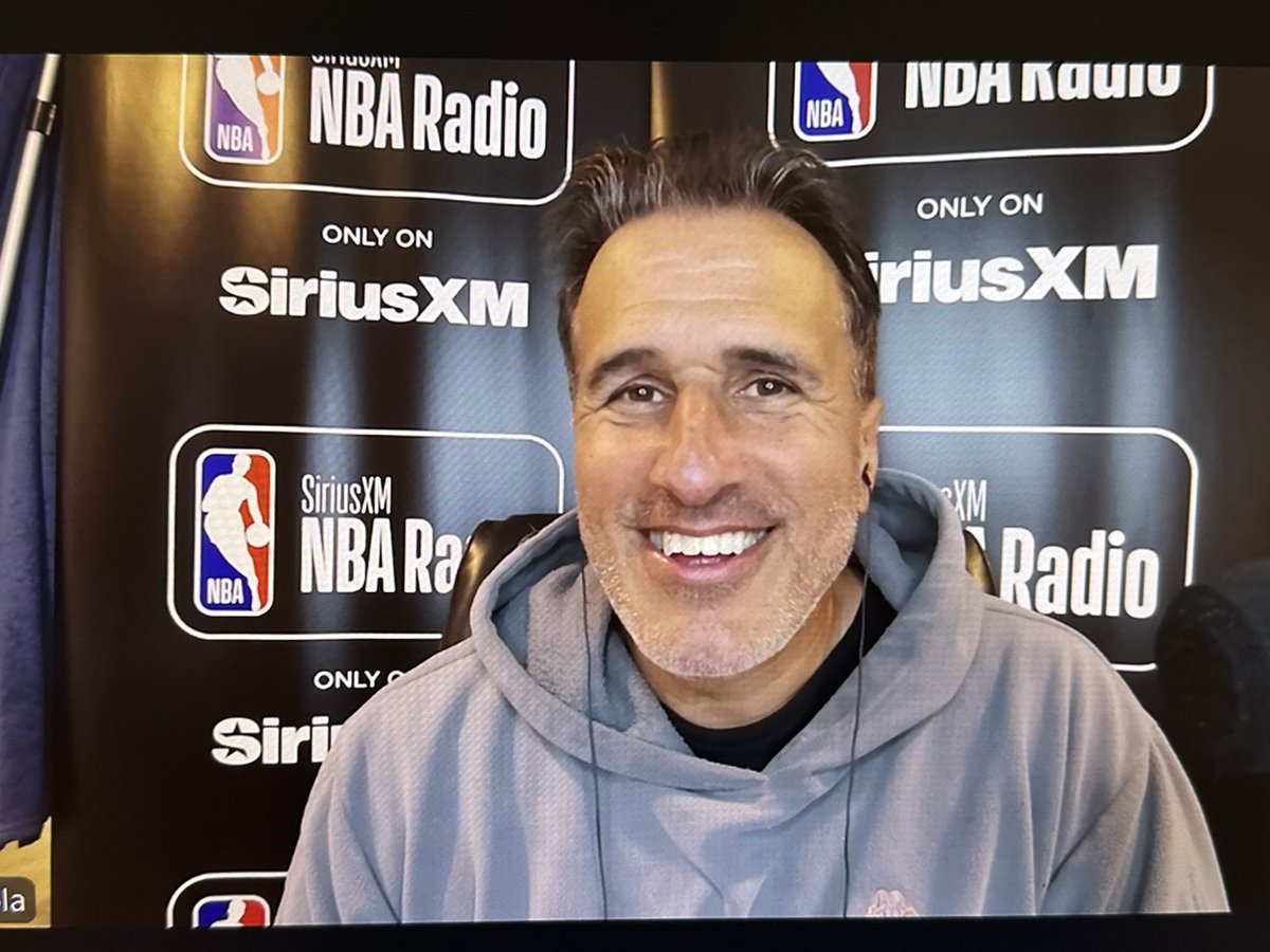 RichCimini's tweet image. Thanks to former @NYDNSports teammate @TheFrankIsola for going “around the horn” with our @NewhouseSports class tonight. Great insights and stories from his days on the #Knicks beat, plus wise career advice from one of the best.