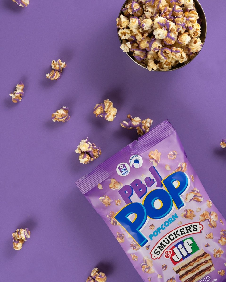 cookiecandypop's tweet image. Sweet jelly, creamy peanut butter, and crunchy popcorn in every bite 🍿 @Jif #PBJPop #Popcorn #SnackTime #Snacks #JIF #Smuckers