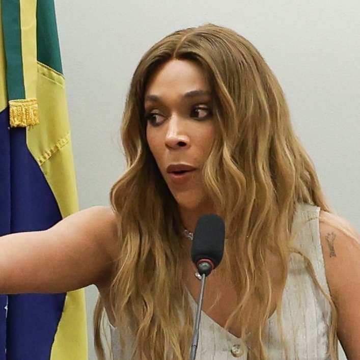 Não é o Léo Lins tweet media