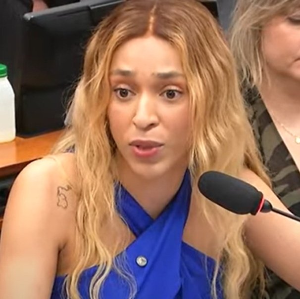 Não é o Léo Lins tweet media