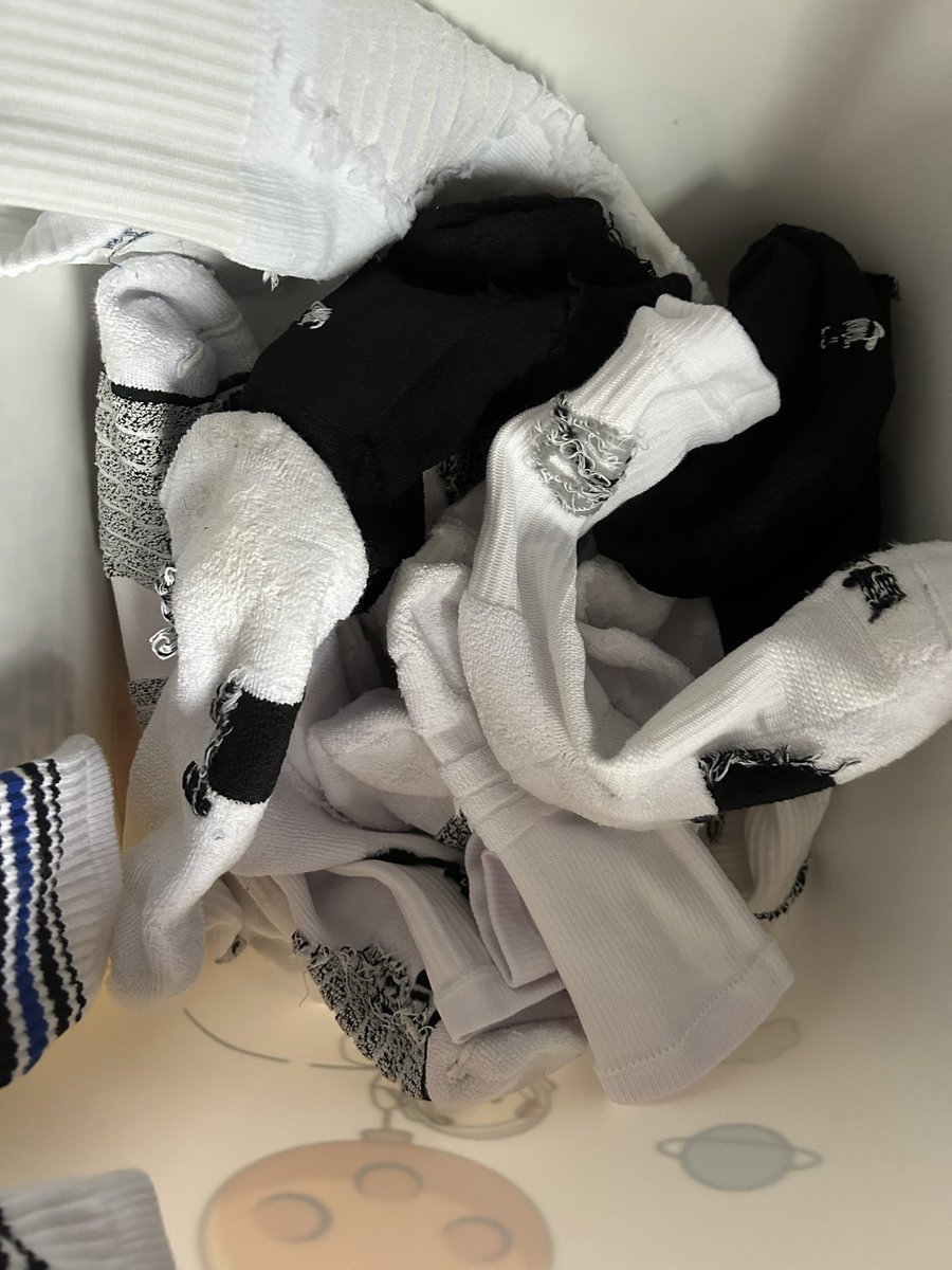 ooppt08's tweet photo. 最烦洗袜子了🤬 https://t.co/umaYNq2WKR