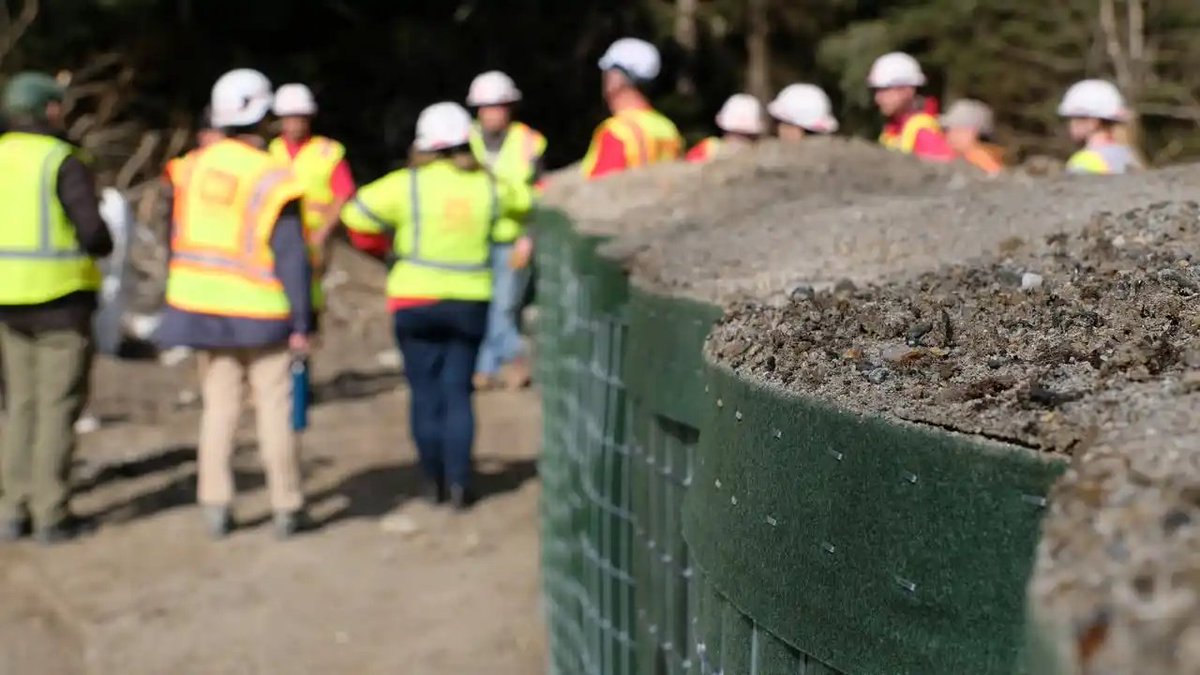 AlaskaCorps's tweet photo. Last week, USACE representatives joined staff from CBJ, Tlingit &amp; Haida and other organizations to conduct flood response training from April 14-17. Attendees participated in hands-on exercises with flood response equipment and toured areas of flood barrier construction. https://t.co/tAk3ZAMJjU