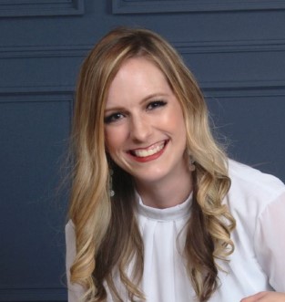 raynaudsorg's tweet image. When Lisa saw her colored fingers were different from those of her fellow students, she asked to go to the school nurse. “You have Raynaud’s disease,” she told me.  "My parents took me to my pediatrician, and she was wonderful!” Lisa said. bit.ly/3cli2MB #raynauds #tips