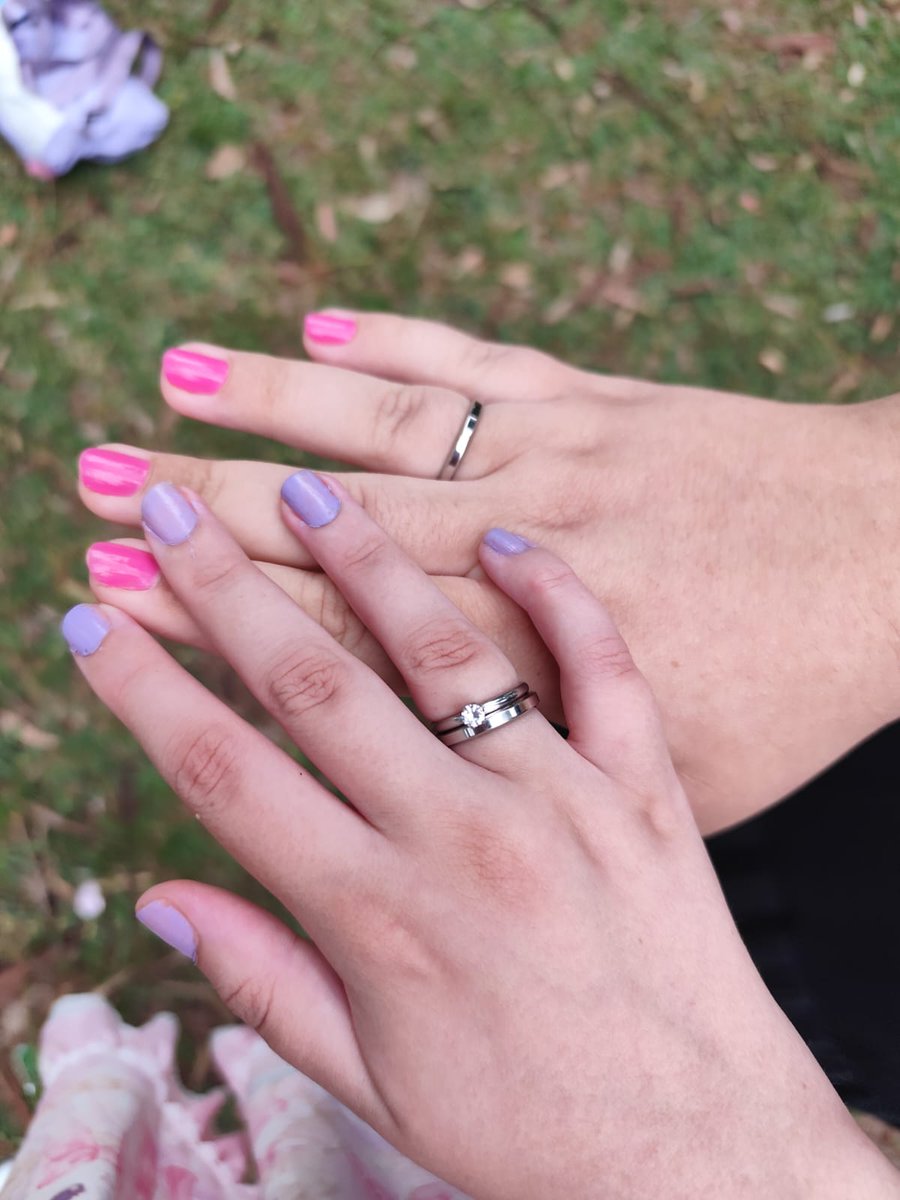 LesbianDemon02's tweet photo. Fazia tempo que eu não aparecia por aqui… então tô voltando só pra deixar um recado importante: feliz Semana da Visibilidade Lésbica 🧡

E sim… essa lésbica aqui agora tá namorando https://t.co/1WVyvENmG4