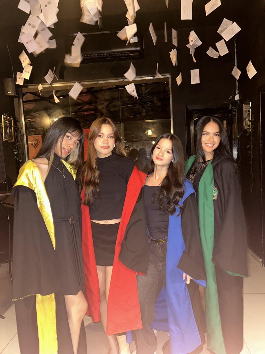 llualy's tweet photo. meus amores✨🖤 https://t.co/0OgjKMi6Gj