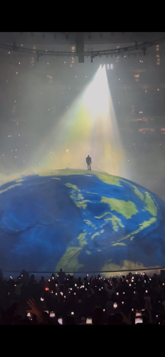 CPViking's tweet photo. @PhedEU 2.3 for her when me and my boy paid 300 each for this view of Ye https://t.co/RBZAxXgEcS