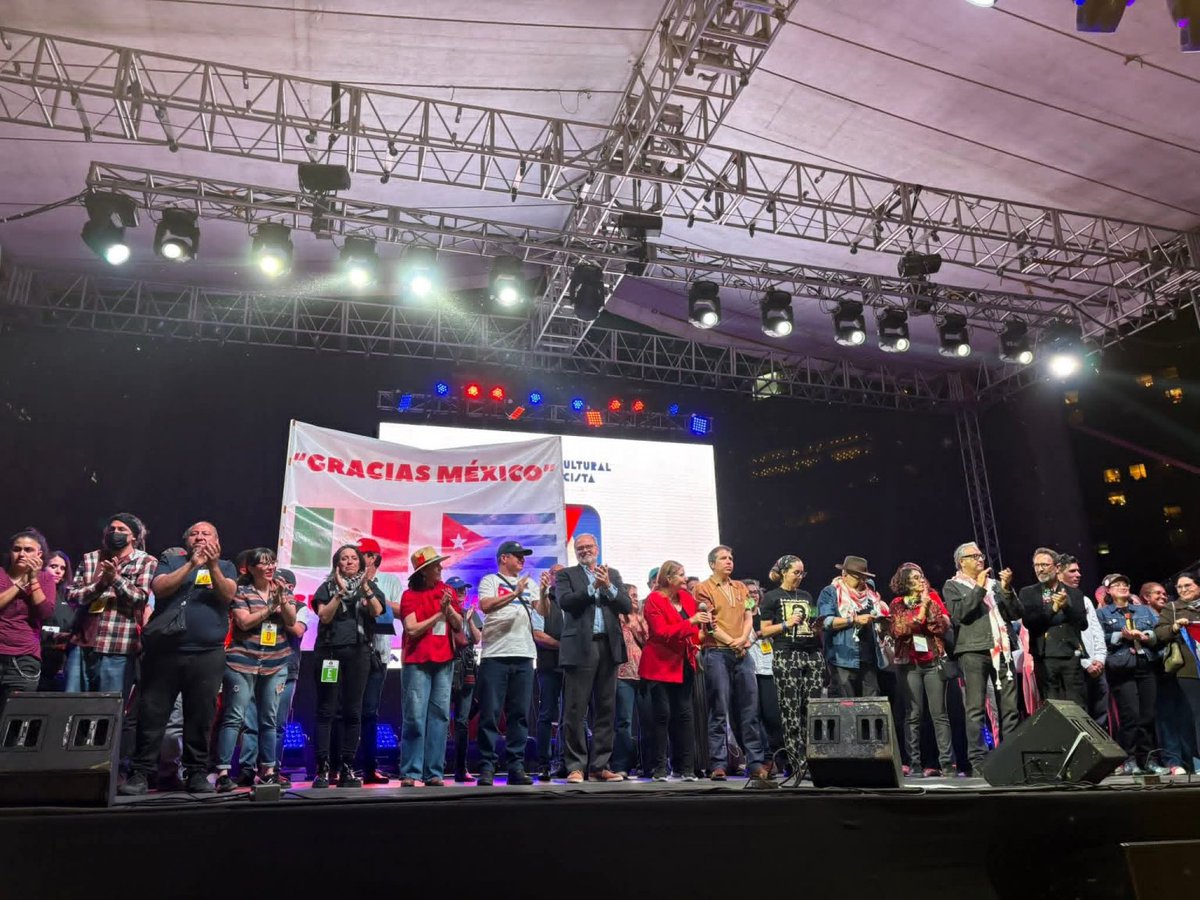 México siempre con Cuba: Miles de personas participaron en Maratón Cultural en Solidaridad con Cuba en el Monumento a la Revolución. <a href="/geiacuba/">Grupo Empresarial de la Industria Alimentaria</a> #bloqueogenocida