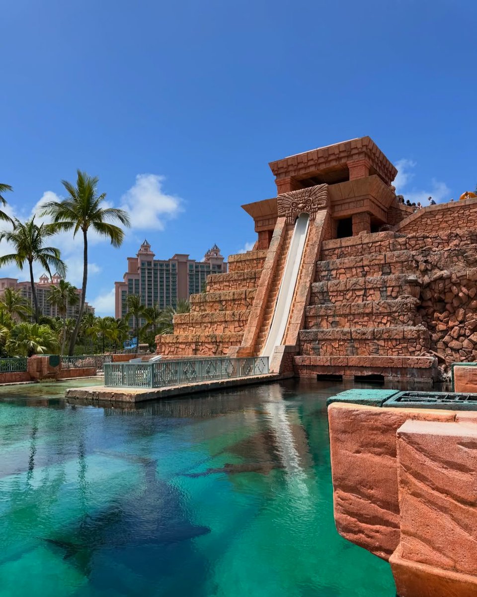 Nassau_Bahamas's tweet photo. This is Atlantis Paradise Island.

Atlantis (@AtlantisBahamas) is just one of those places you have to see to believe. Consider this your sign to book the flight.

Explore Atlantis Paradise Island here: https://t.co/7GSzm97Ga5

📷 IG: y1smin, codie_lincoln, pablojuan85, aliricher https://t.co/Y3RMEu8dcL