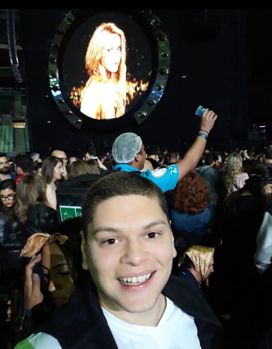 dndeoliveira's tweet photo. @voude99 Em 2018 eu peguei um avião pra SP só pra realizar meu sonho de ver a @shakira ao vivo pela primeira vez. Dia 02 eu @voude99 🛵! Me dá um vip, @voude99 @PortalShakira 🥹💛
#TodoMundoNoRioPede99 https://t.co/2W1Xj8tr9t