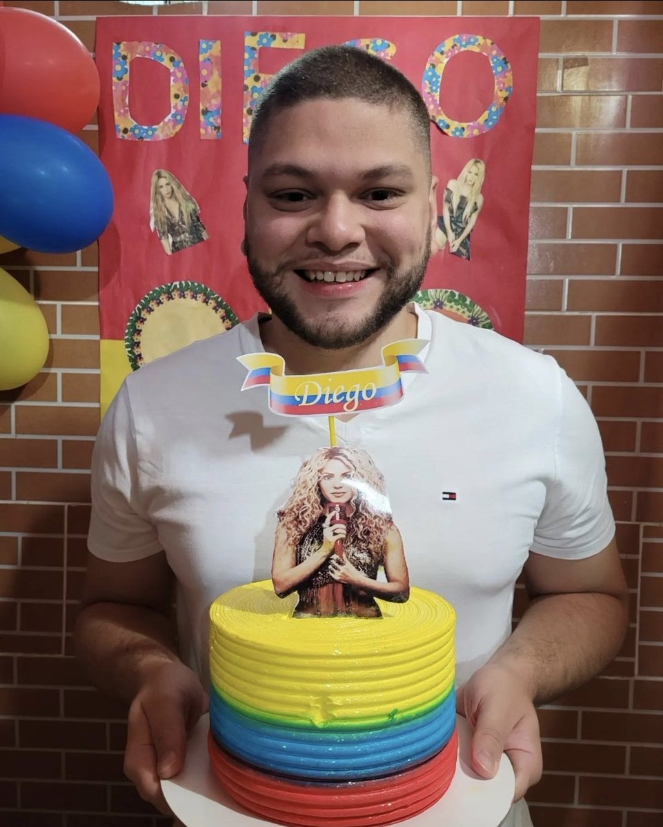 dndeoliveira's tweet photo. @voude99 Em 2018 eu peguei um avião pra SP só pra realizar meu sonho de ver a @shakira ao vivo pela primeira vez. Dia 02 eu @voude99 🛵! Me dá um vip, @voude99 @PortalShakira 🥹💛
#TodoMundoNoRioPede99 https://t.co/2W1Xj8tr9t