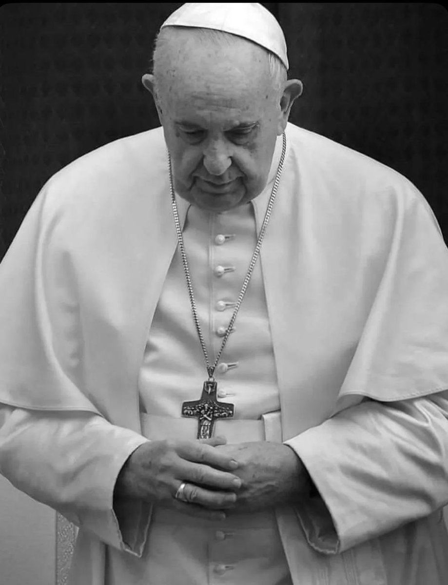 vickagarf's tweet image. "Francis found the world orphaned, and adopted it as his own son." One year since Francis's Easter…
#oneyear  #popefrancis #papafrancisco #umanosemfrancisco