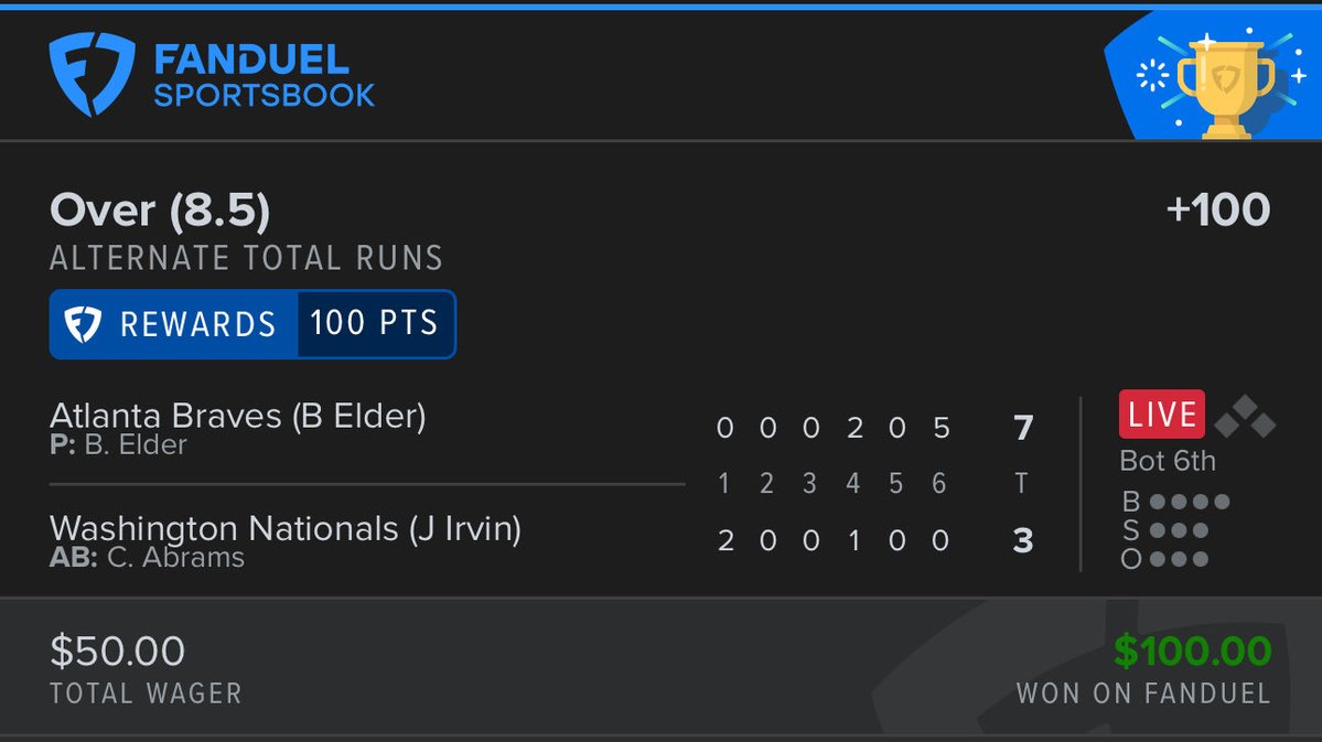 Highlight tweet media