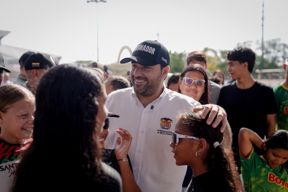 🚧 Hoy iniciamos la modernización del Complejo Deportivo Rocky Valdez, que va a quedar totalmente nuevo.

Se lo conté a los pelaos de las escuelas de patinaje y a nuestra gran patinadora María Fernanda Timms, quien me acompañó en el recorrido. 

✅ Se trata de una renovación