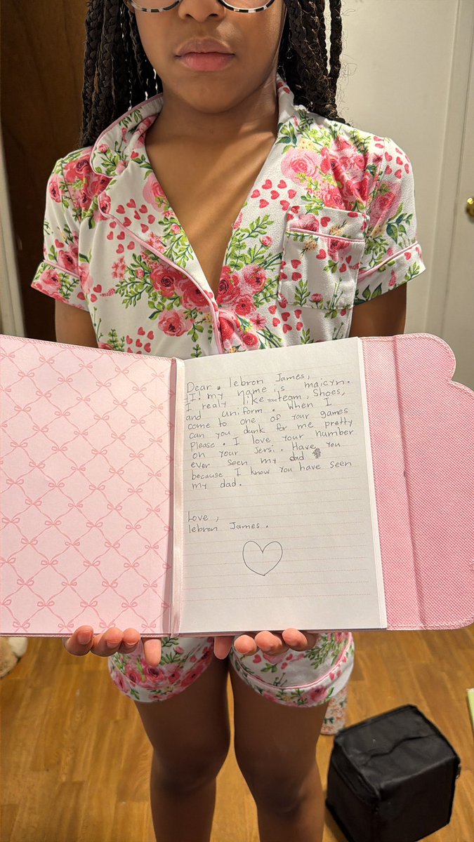 MonterrellWash1's tweet image. @KingJames my daughter wrote this in her notebook and wanted me to sent it to you. 👑👑#lebronjames #kingjames #lakernation #lakerfan