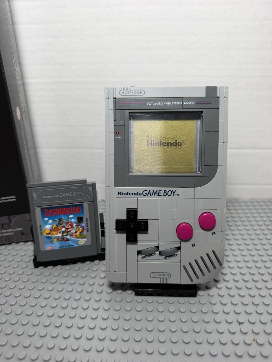 Redda's tweet image. And I finally finished my #LegoSet 😊😊😊