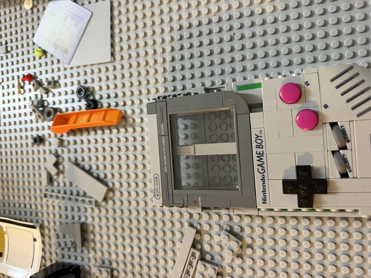 Redda's tweet image. And I finally finished my #LegoSet 😊😊😊