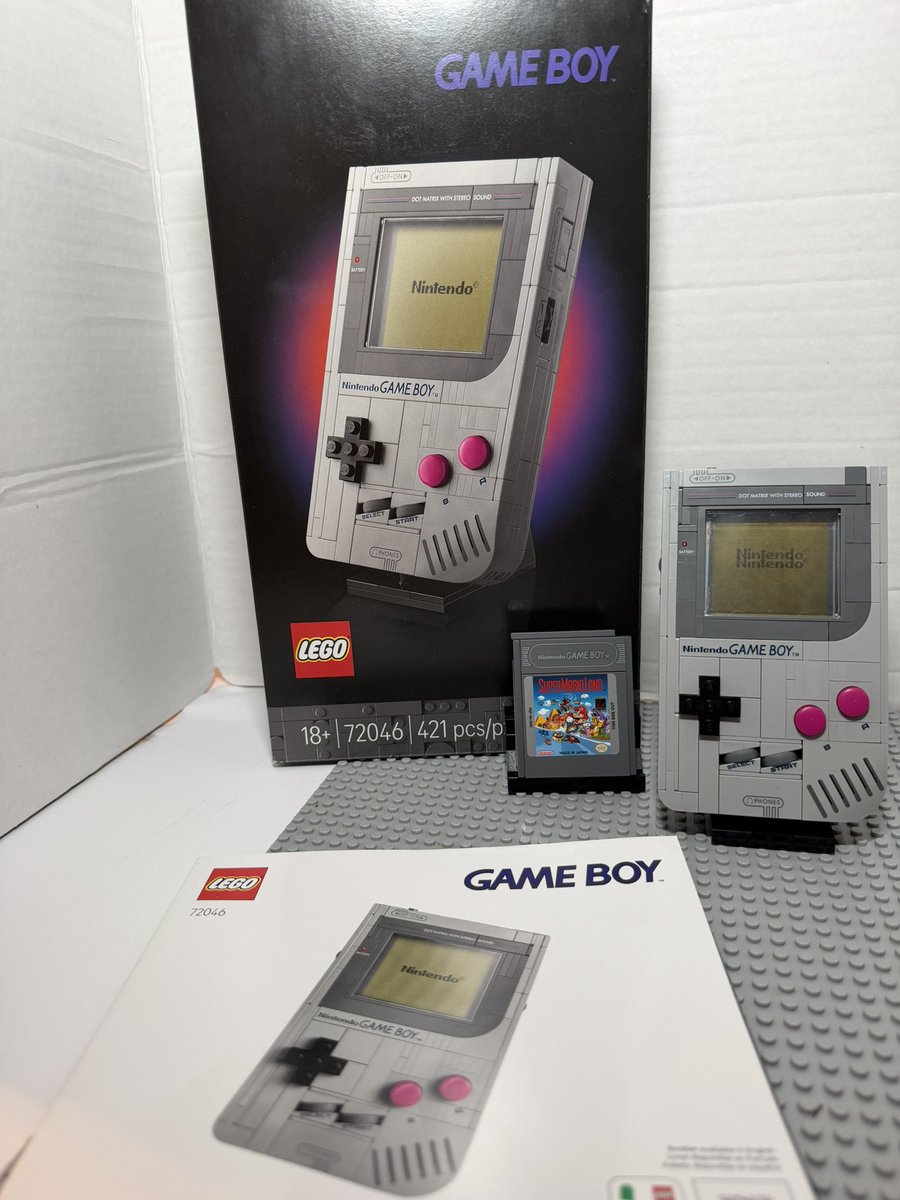 Redda's tweet image. And I finally finished my #LegoSet 😊😊😊