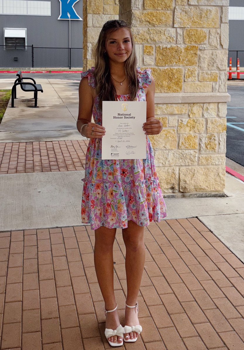 annaheston2027's tweet image. I am officially inducted into National Honor Society! This means so much to me and reflects all my hard work on and off the field. I’m excited to keep pushing in the classroom and on the softball field.🥎 #NHS #StudentAthlete #SoftballRecruit @IverRobinson