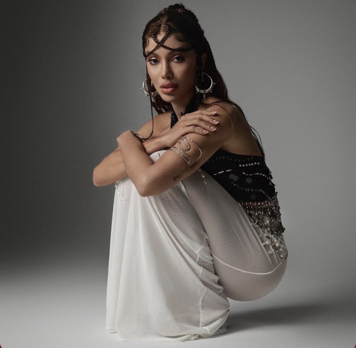 Anitta sobre críticas de que teria voltado ao Brasil após “fracasso” internacional:

“Se fracassar é assim, eu queria fracassar assim pro resto da vida. Porque, que fracasso maravilhoso! (…) Tenho música com a Madonna, Snoop Dogg, The Weeknd… Estava no Grammy, falando com a