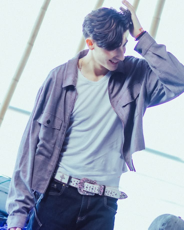 Q_ARE PICS tweet media