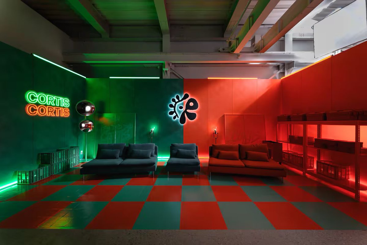 CORTISBRASIL's tweet image. #INFO | NINGUÉM SEGURA! CORTIS lançará um espaço pop-up inspirado em “Green vs Red”, conceito do “REDRED”, em parceria com a Airbnb. 🔥

A experiência será interativa e imersiva, permitindo que os fãs entrem no universo criativo do CORTIS através de atividades como:
— Quizzes e
