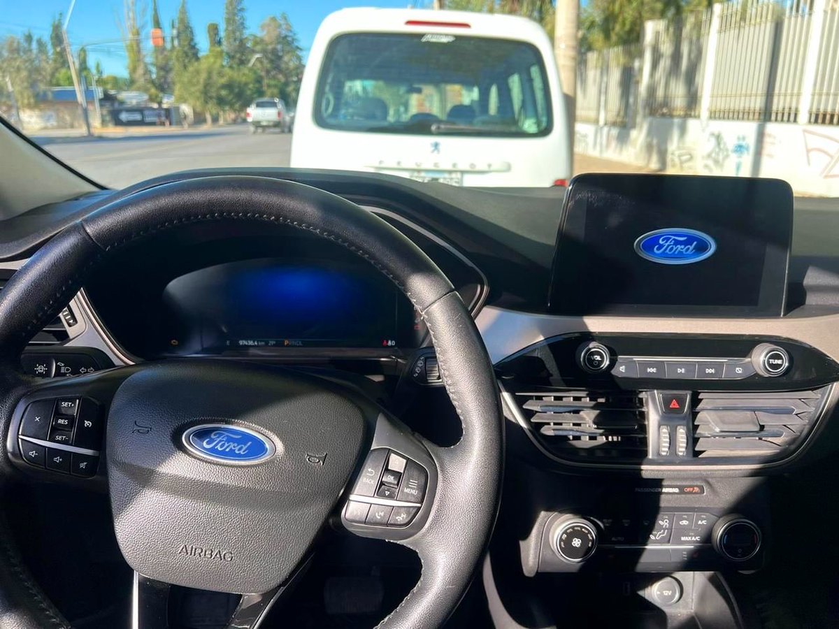 Se agradece si dan RT 🙏🏻
Se necesita vender urgente para pagar una cirugía.

SE VENDE 

Ford Kuga Híbrida, año 2020, 98.000.- KM