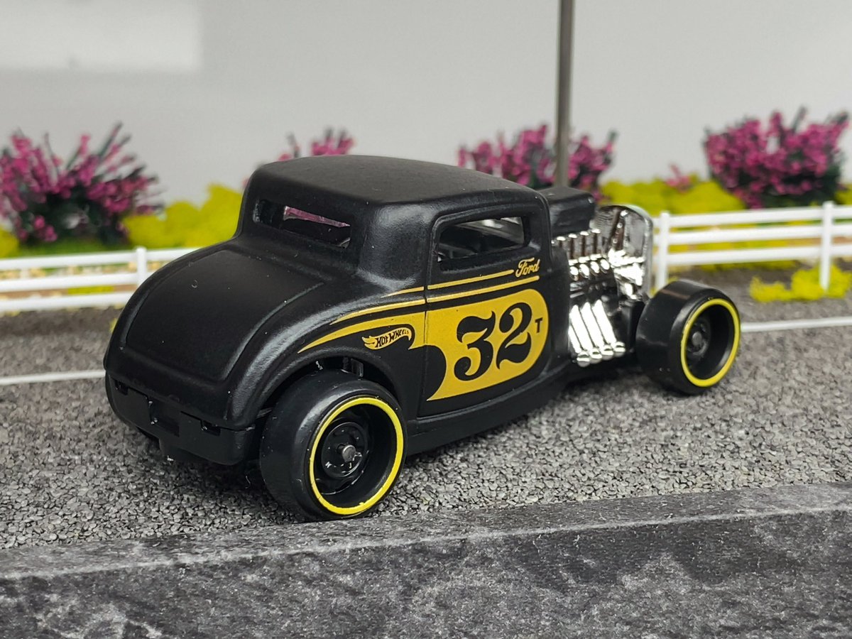 Furious_minicar's tweet image. #HotWheels 
'32 #Ford 
'26 Multipack Exclusive 

ムーンアイズ風なカラーで素敵ですね。
レストモッド感も出てて雰囲気GOOD