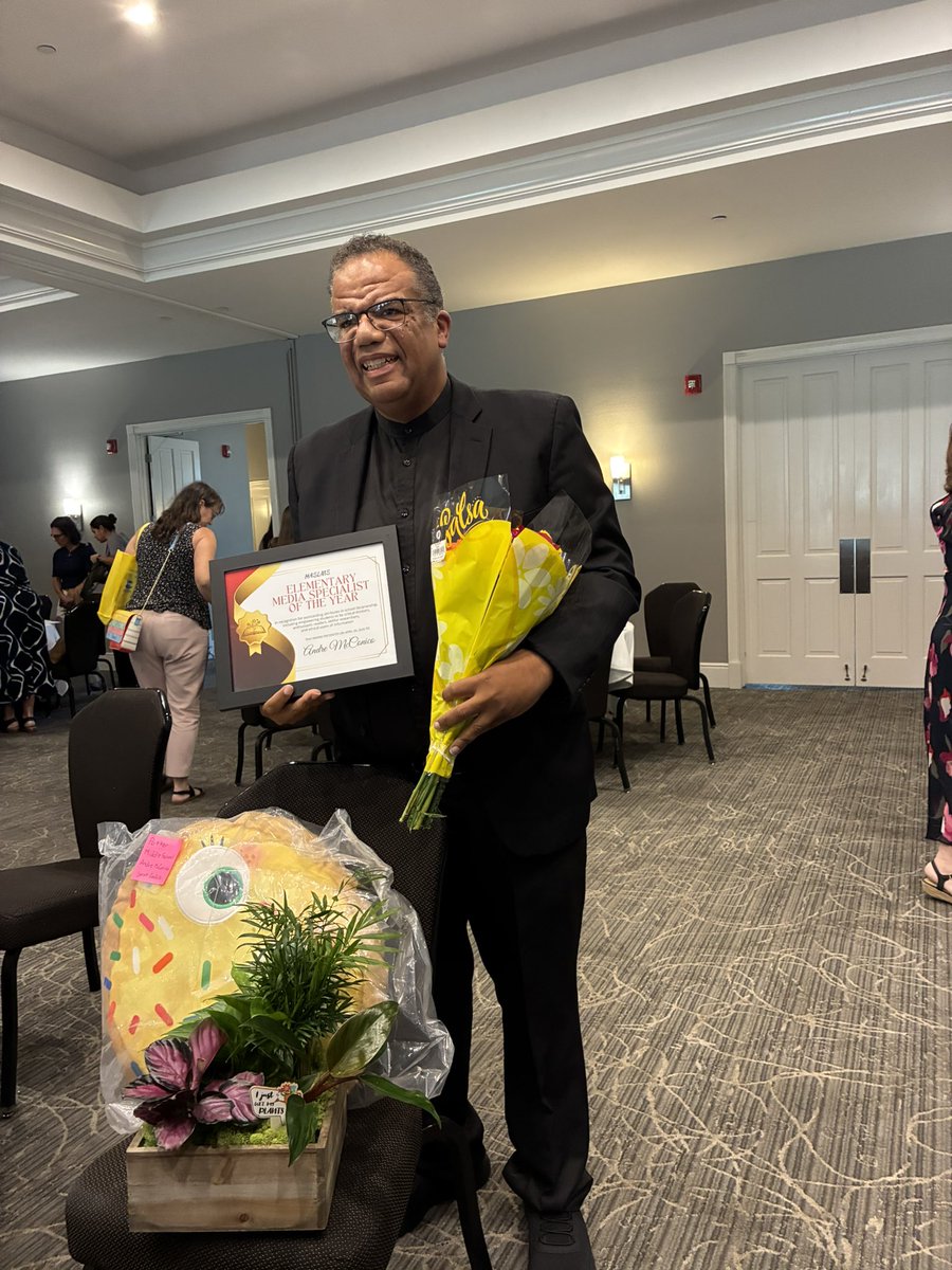 PotterEagles's tweet photo. A word of congratulations to our very own Mr. McConico on being selected the Media Specialist of the Year!!!!!!  #nobetterplace2B #OneGoalStudentSuccess @PotterLibMed @Community_Sch @TransformHCPS @HCPSTNRegion1 @HCPSBoard @hubofschool @HillsboroughSch https://t.co/4buZgjMv9W
