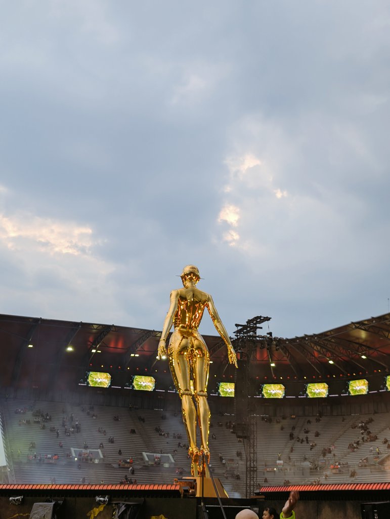 La estatua de Sorayama trae buen papoi
