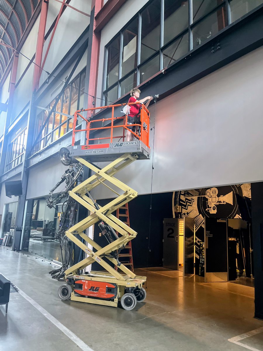 ReedServicesGC's tweet image. They say if you want it done right, do it yourself—but if you want it done better, bring in the next generation. 🛠️
Nothing makes me prouder than having my son up on the lift helping me brighten up this space. Teaching him the value of hard work is what it’s all about.

#ProudDad