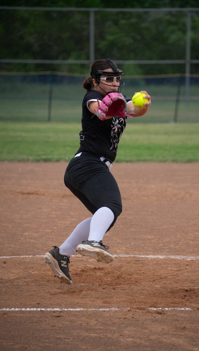 ClaudiaLdVG21's tweet photo. 15.1 IP | 24 Ks | 1.37 ERA | .189 BAA | .978 WHIP
Focused on controlling the zone and working my change up and curve (back door &amp; high inside) all weekend.
Still building. #LHP2030 #Triplethreat @LineDsoftball @ExtraInningSB @TOP_D1RECRUITS @TheCircleFP @JazzyRollin https://t.co/QCZTuHlAzX