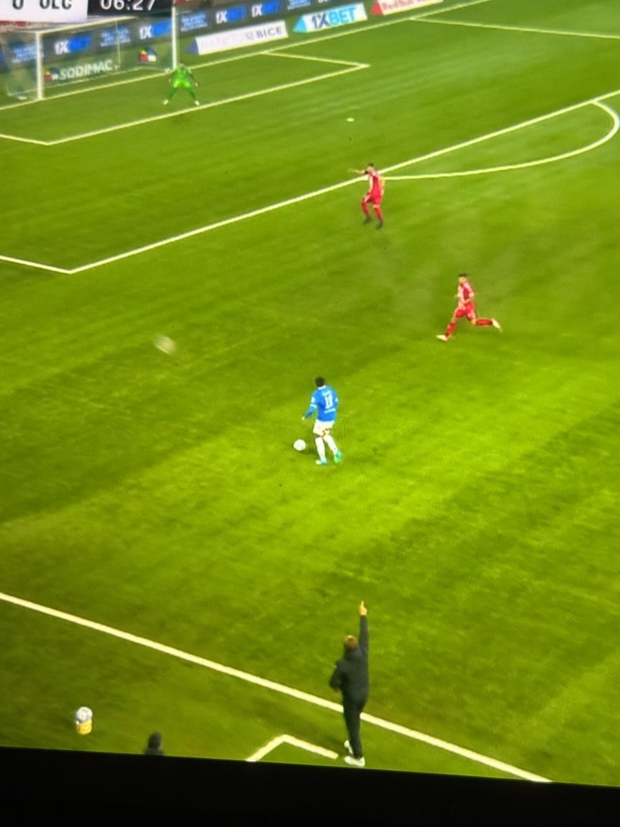 epstiendelbulla's tweet image. Me recuerda a algo ese color de indumentaria
#uc
#VamosLaU