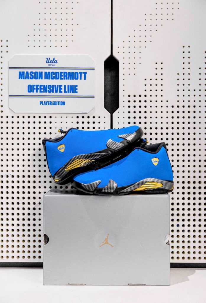 Thank you <a href="/UCLAFootball/">UCLA Football</a> for the graphic, and <a href="/dyray22/">Darrick Yray</a> for visiting with me and my parents today. 🔵🟡 #GoBruins #OL #PlayerEdition #WestToMidwest