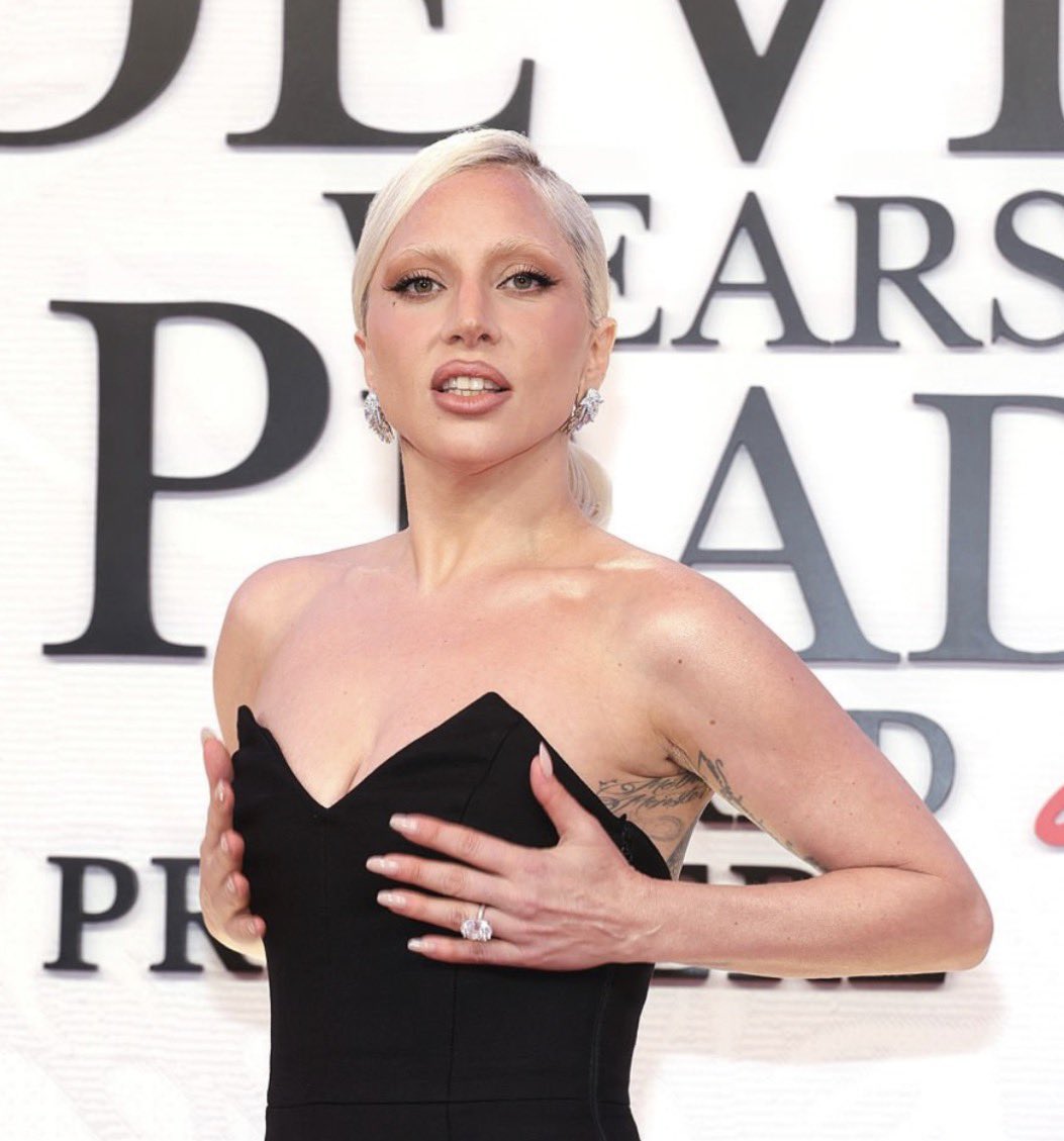 dre 𓆗 tweet media