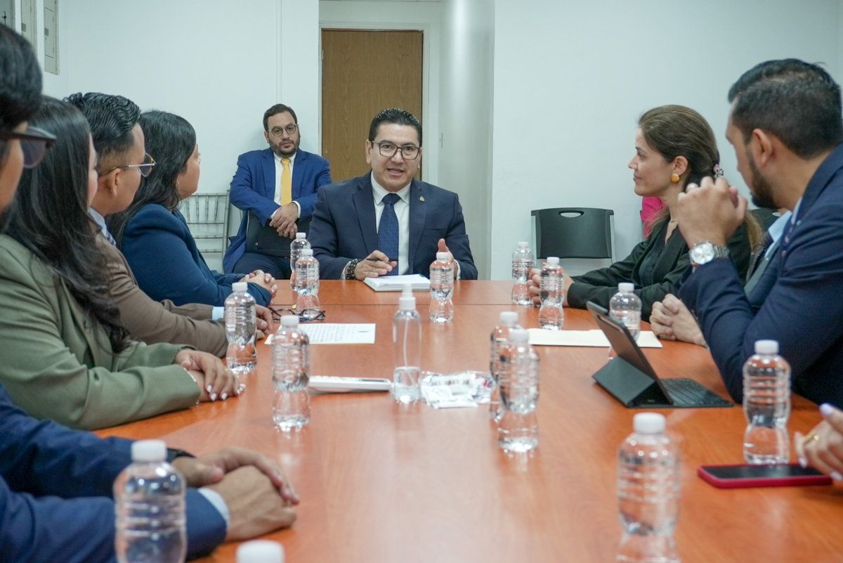 *CN acoge iniciativa de Declaración Universal de Deberes Humanos promovida por la JCI*

_Congreso fortalece diálogo con sectores juveniles y ambientales_

El presidente del Congreso Nacional, Tomás Zambrano, recibió este lunes la visita de cortesía a la junta directiva  las cosas