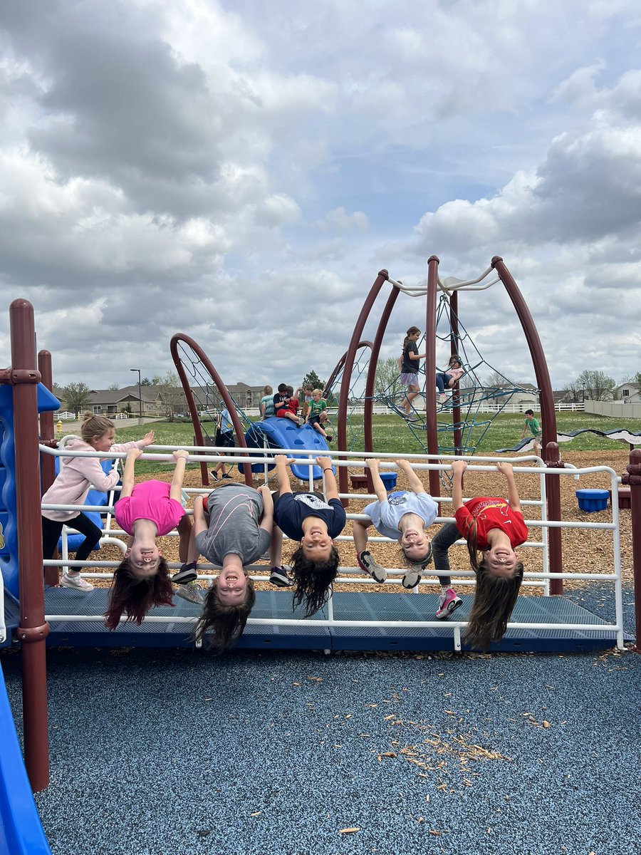 SCE_Meyer's tweet image. Hanging out at recess! #SCE