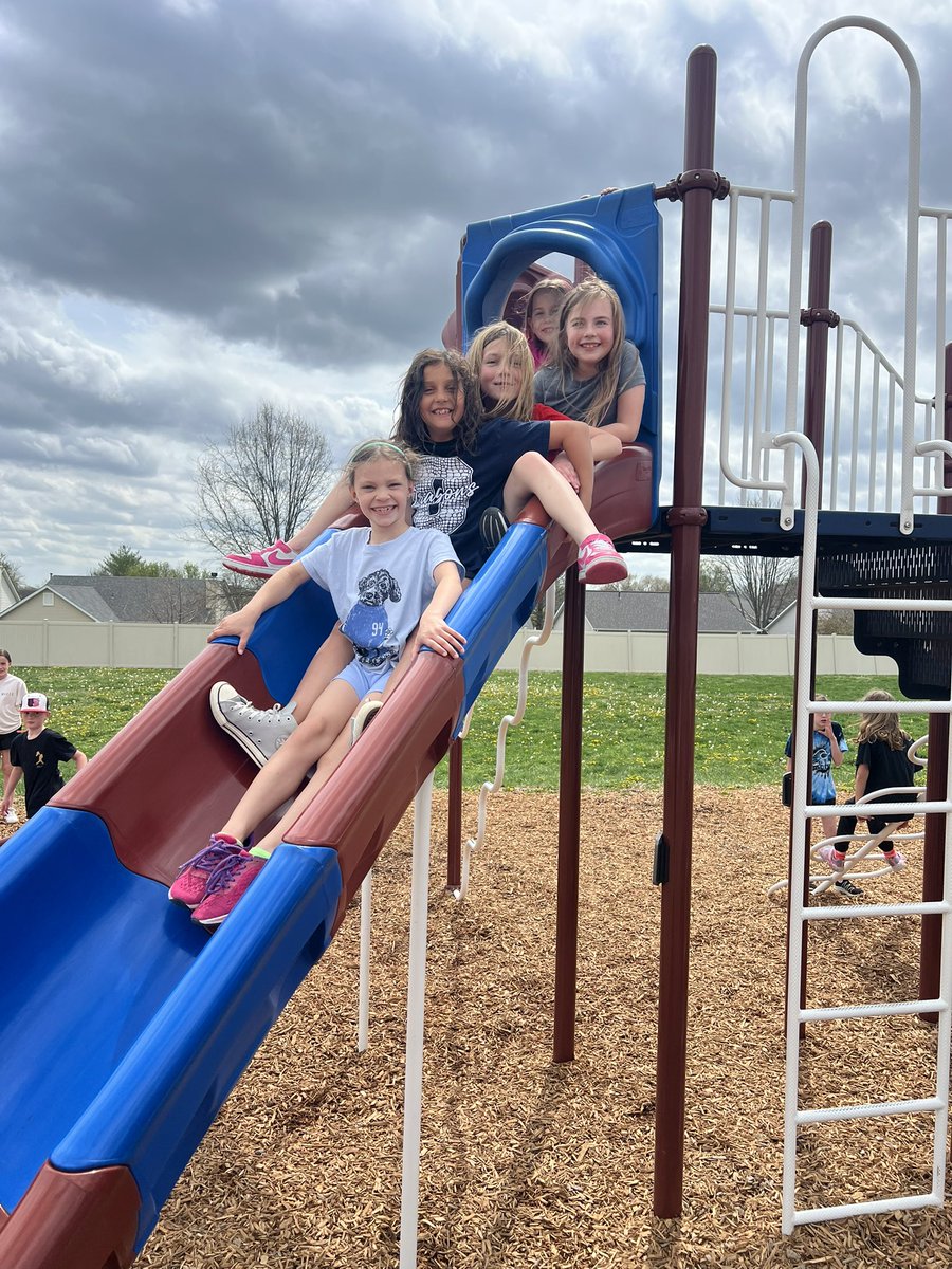SCE_Meyer's tweet image. Hanging out at recess! #SCE