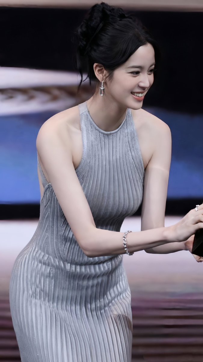 长大了的欧阳娜娜让人小鹿乱撞😚 https://t.co/EijnrnMbYG