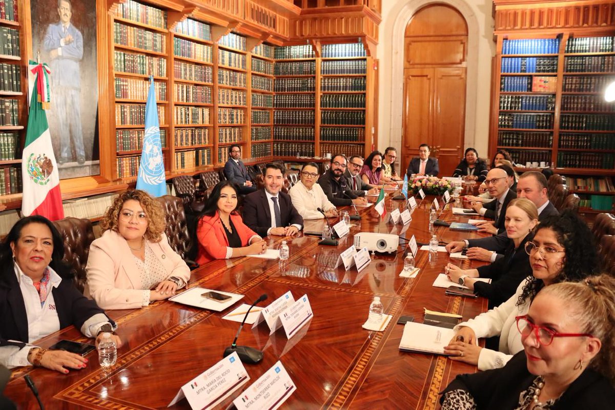 CONAPRED's tweet photo. La presidenta del #Conapred, @ClaudiaOliviaM, acompañó a la secretaria de @SEGOB_mx, @rosaicela_ y al subsecretario de Derechos Humanos, Población y Migración, @arturomedinap, en la reunión de trabajo con el Alto Comisionado de las Naciones Unidas para los Derechos Humanos, @volker_turk.
#PorLaIgualdad