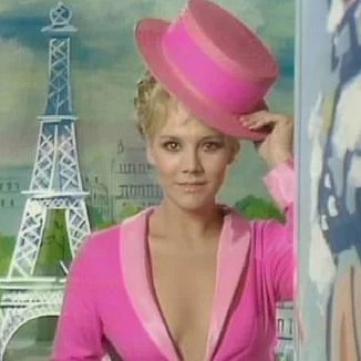 DrBuzz_Forensic's tweet image. Actress, singer &amp;amp; dancer Diana Darvey was #BornOnThisDay April 21, 1945. Discovered by #English comic Benny Hill she appeared on his TV show 5 times (1974-'77) TV &amp;amp; films followed. Passed in 2000 (age 54) fell down her stairs, respiratory failure resulted. #RIP #GoneTooSoon #BOTD