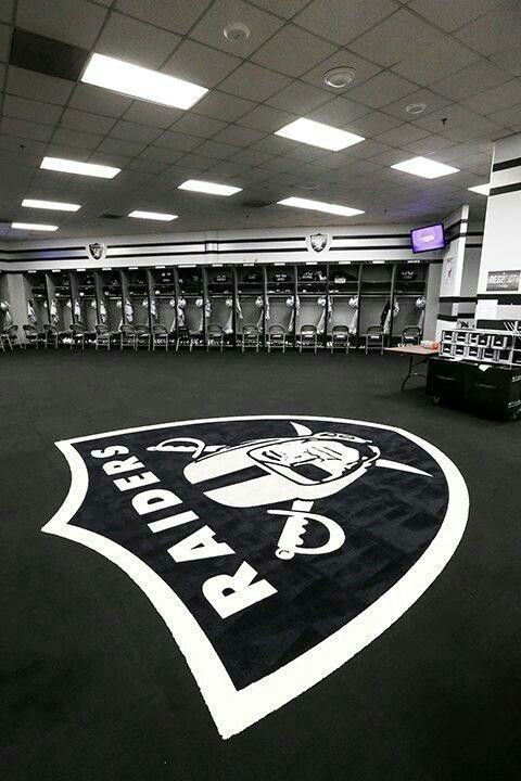 Running Black Fox tweet media