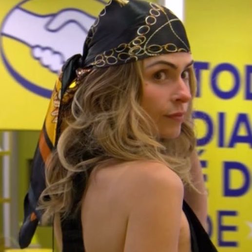 gagasvause's tweet photo. a bruxa 🧙🏻‍♀️ e a loba 🐺 https://t.co/8cNbWnGW01
