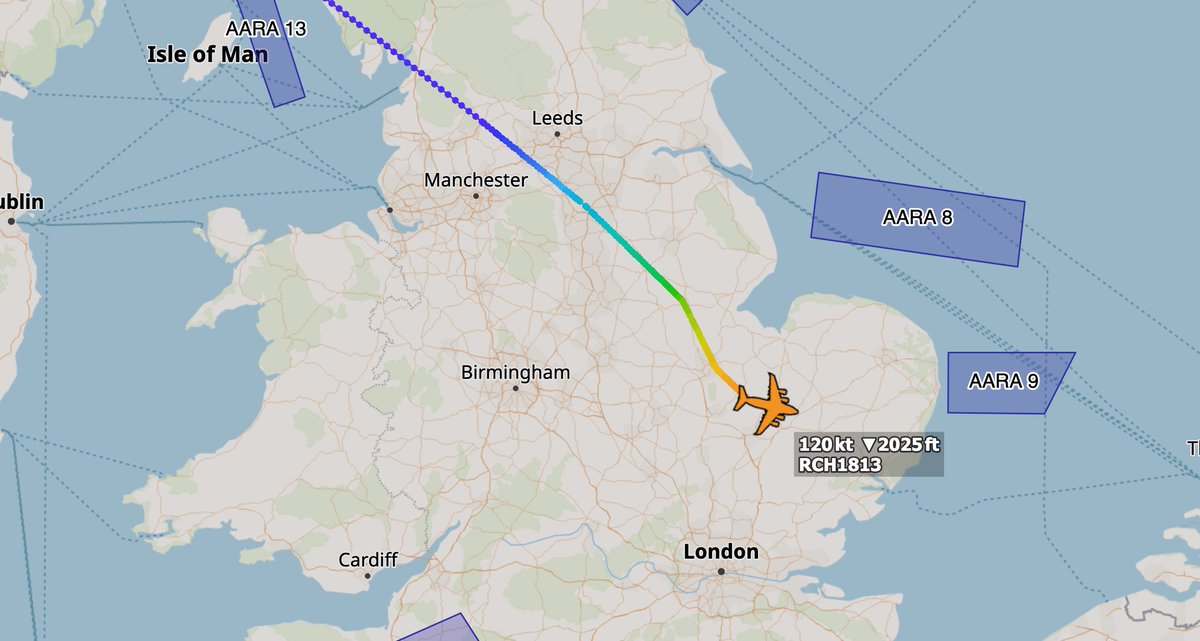 ArmchairAdml's tweet image. #USAF United States Air Force

Boeing C-17 Globemaster III 1x
#AE07D6 92-3292 - REACH 1813

REACH 1813 is inbound RAF Mildenhall from Tinker Air Force Base, via Pease.