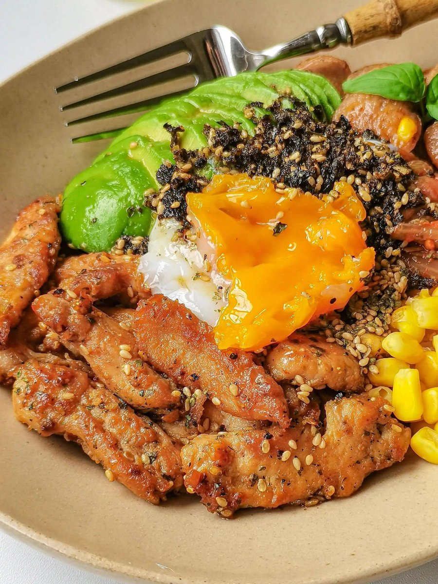 Anybodyusa12's tweet image. "Swap fried for grilled!  Grilled chicken + quinoa + roasted veggies = protein-packed, low-cal fuel to crush your fitness goals. Easy, tasty, no shortcuts—just clean eats that work.  #FatLossMeals #CleanEating"