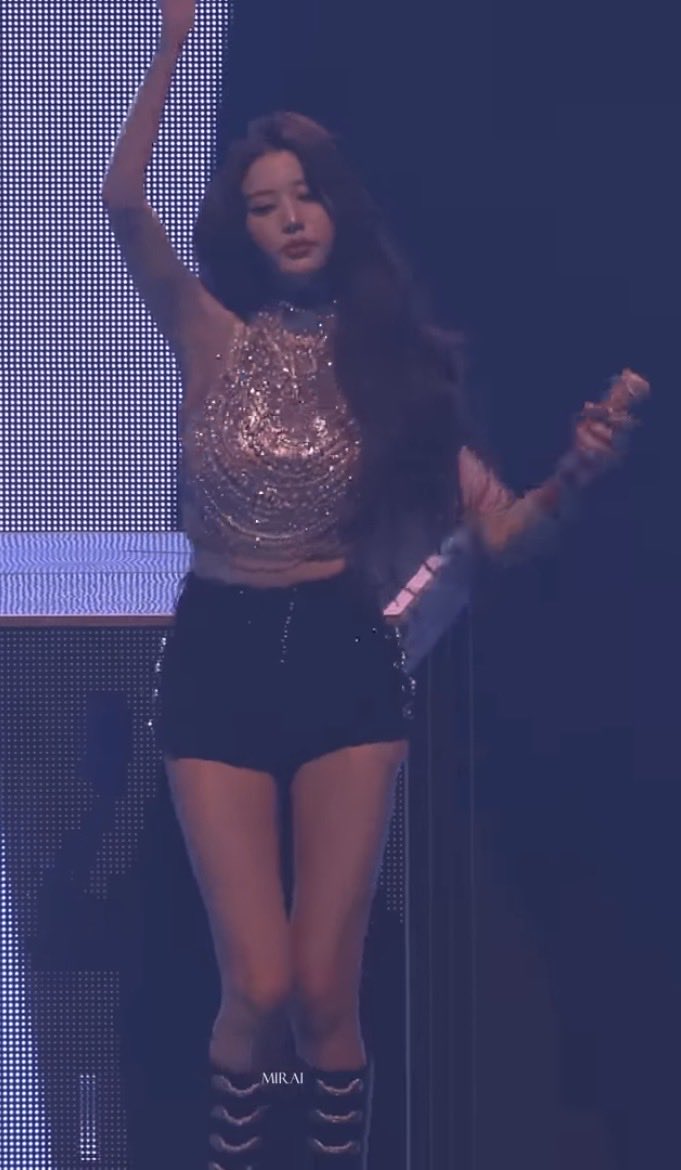 m 𝜗𝜚 tweet media