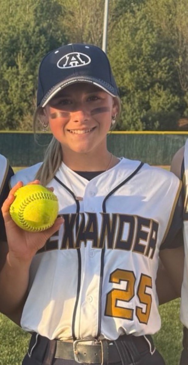 Big congratulations to Ava Hamby on her home run Friday night! Way to show up and deliver. 💣👏
<a href="/TeamNCSoftball/">Team North Carolina Softball</a>
<a href="/AvaHamby2029/">Ava Hamby</a> 
#roadtosummer #evoshield #PrestigeClub #fastpitch #softball #TeamNC