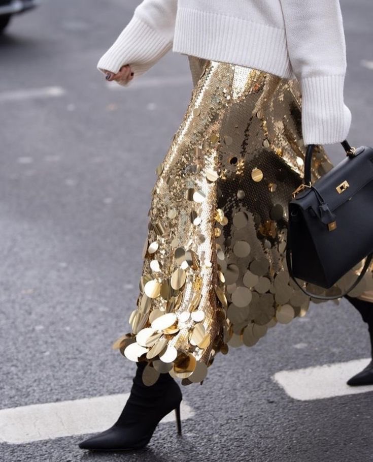 التنوره لما تكون  Statement piece 🤍🌟